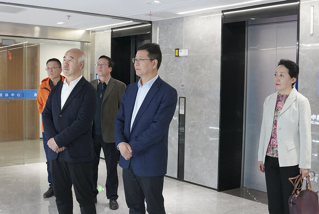 中國新聞攝影學會領導考察余姚市融媒體中心