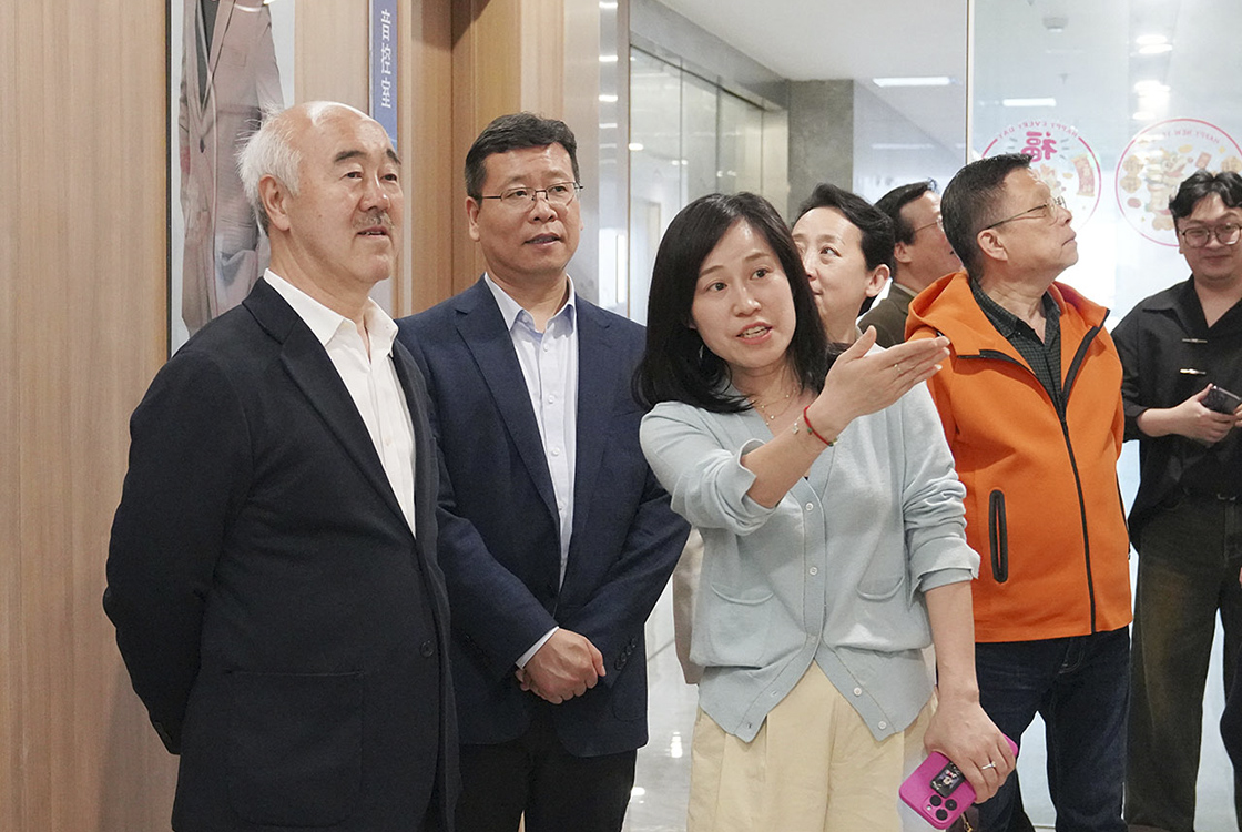 中國新聞攝影學會領導考察余姚市融媒體中心