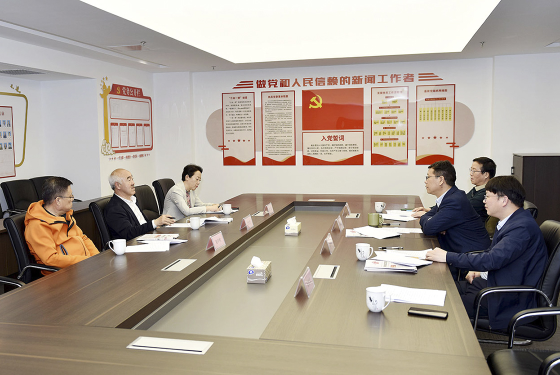 中國新聞攝影學會領導考察余姚市融媒體中心