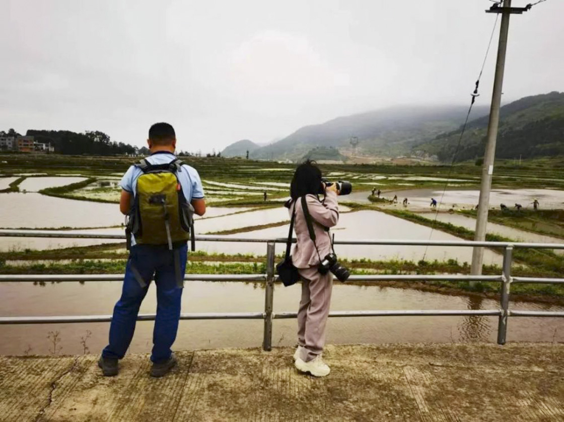 2024年新華社貴州分社舉行簽約攝影師走進“古韻思州·稻香岑鞏”助力鄉(xiāng)村振興宣傳活動