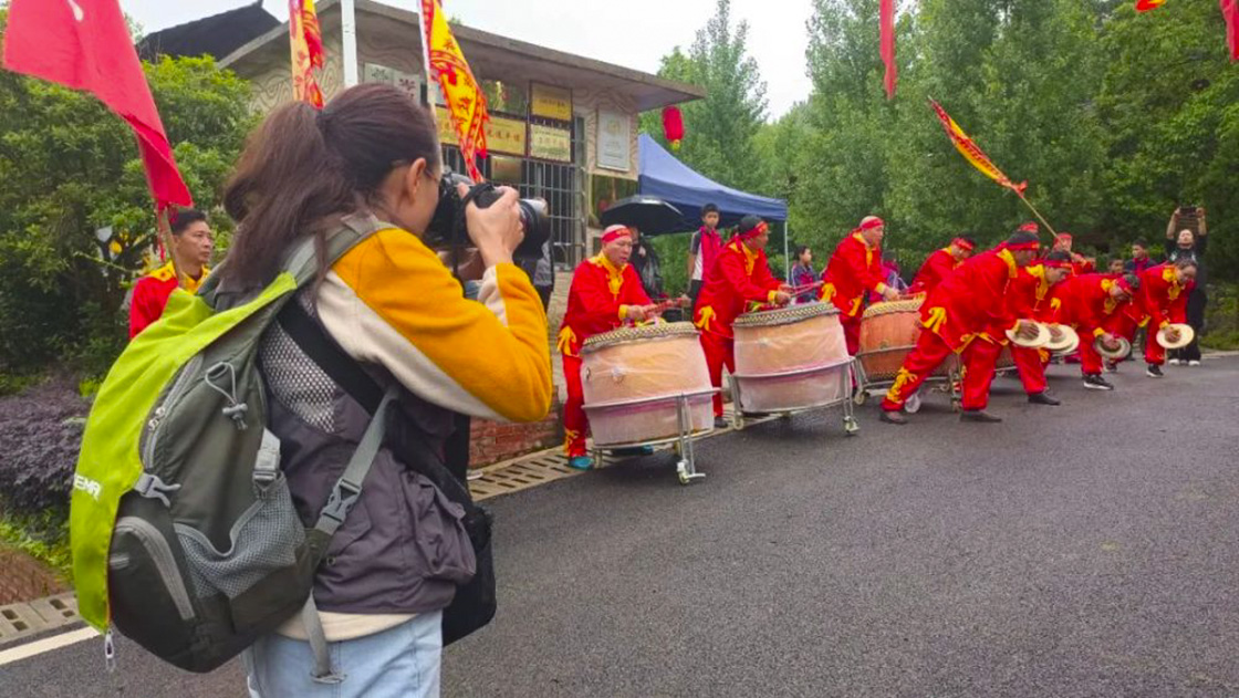 2024年新華社貴州分社舉行簽約攝影師走進“古韻思州·稻香岑鞏”助力鄉(xiāng)村振興宣傳活動