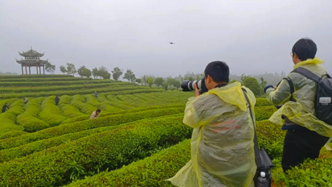 2024年新華社貴州分社舉行簽約攝影師走進“古韻思州·稻香岑鞏”助力鄉(xiāng)村振興宣傳活動