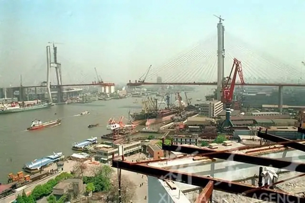 前新華社攝影記者楊溥濤去世，他拍下魯迅遷葬虹口公園的畫面