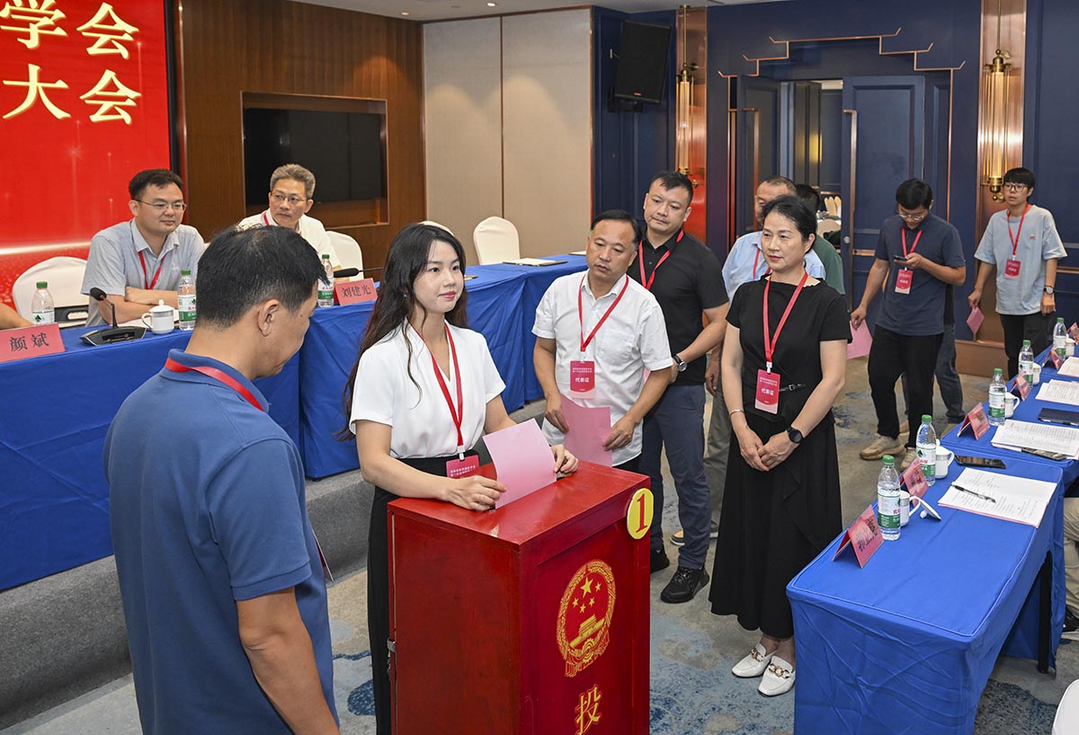 湖南省新聞攝影學(xué)會(huì)成立