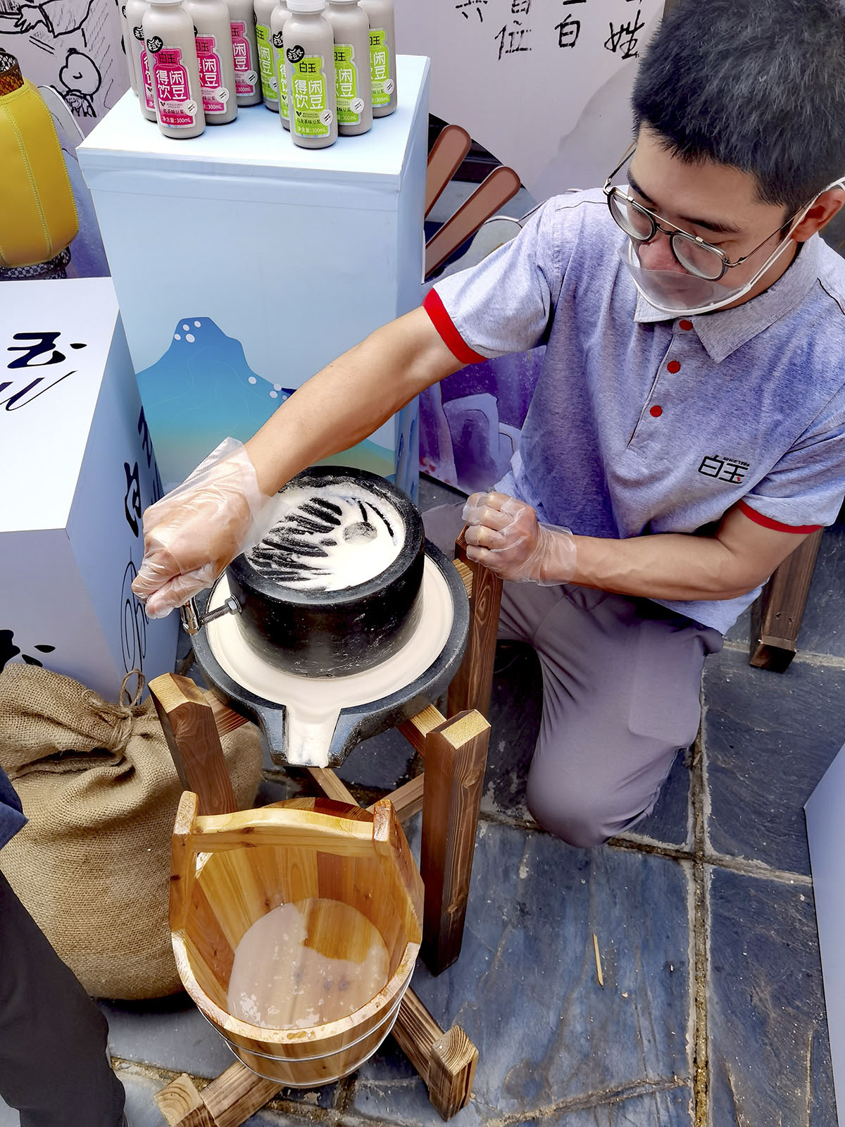 新聞攝影記者走進(jìn)北京老字號(hào)采訪活動(dòng)拉開(kāi)序幕