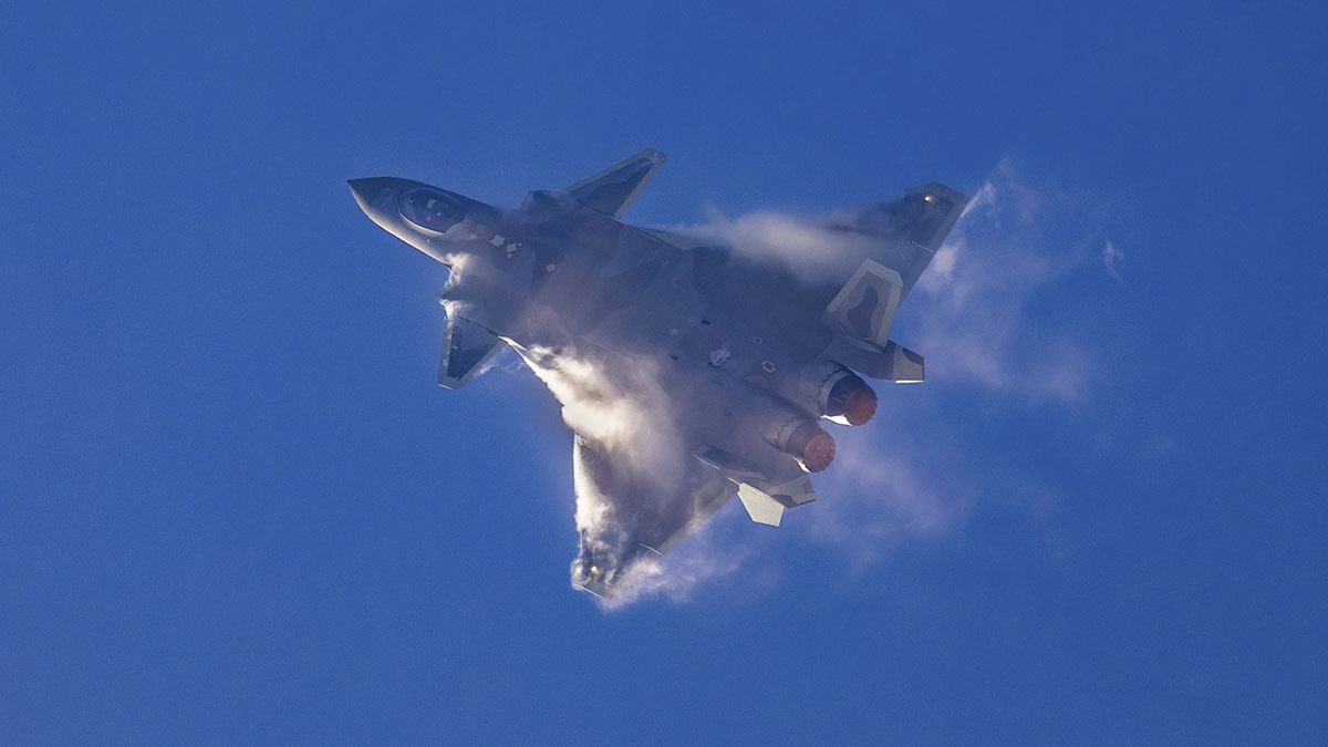 “翼龍”杯第十五屆中國(guó)航展攝影大賽杰出攝影師作品賞析