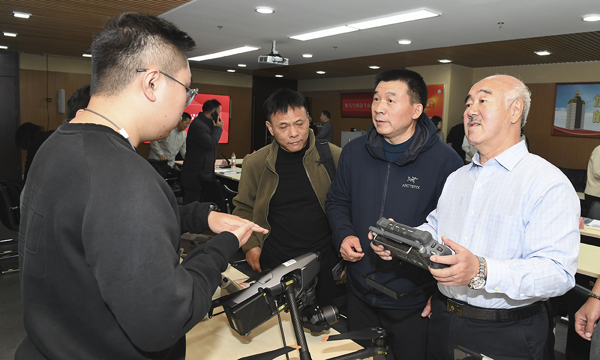 中國新聞攝影學會無人機專業(yè)委員會舉行工作會議