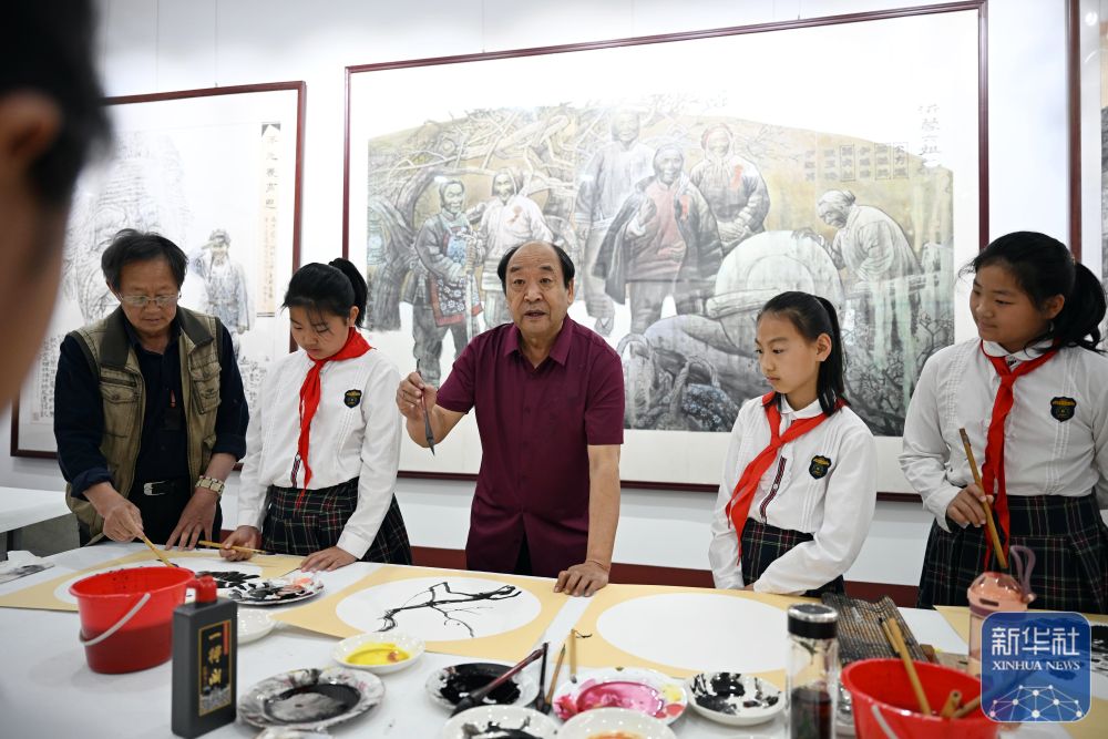 走進(jìn)沂蒙畫派研究院感受沂蒙精神