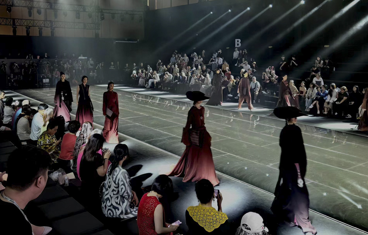 北京時(shí)裝周：光影與藝術(shù)交融的盛宴