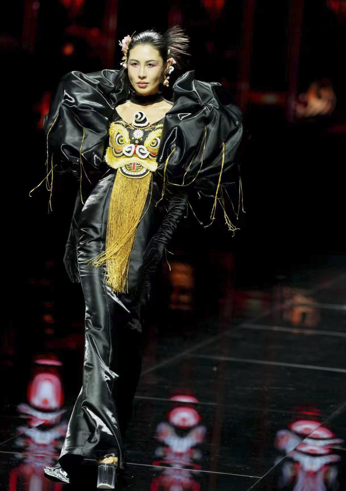 北京時(shí)裝周：光影與藝術(shù)交融的盛宴