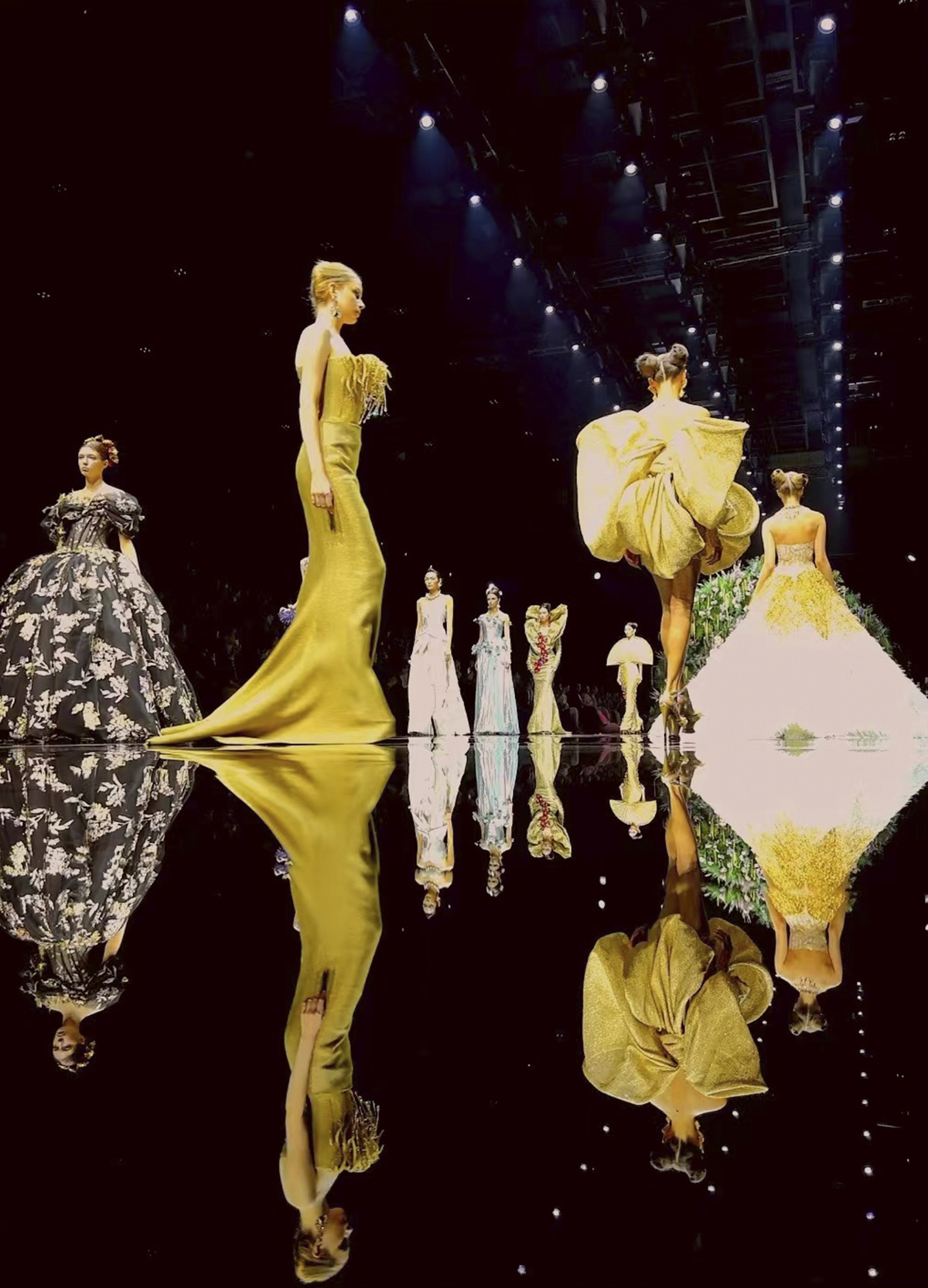 北京時(shí)裝周：光影與藝術(shù)交融的盛宴