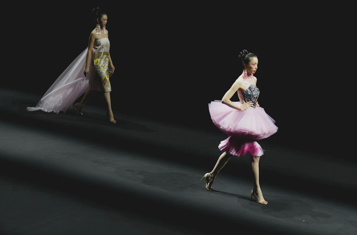 北京時(shí)裝周：光影與藝術(shù)交融的盛宴