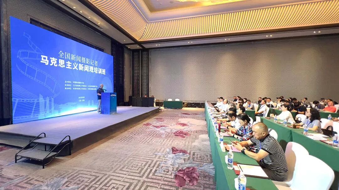 用“理論強(qiáng)基+案例研討+實(shí)踐淬煉”強(qiáng)“四力”