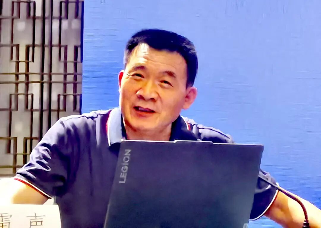 用“理論強(qiáng)基+案例研討+實(shí)踐淬煉”強(qiáng)“四力”