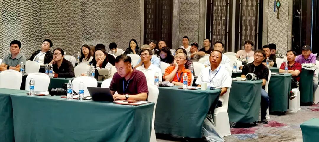 用“理論強(qiáng)基+案例研討+實(shí)踐淬煉”強(qiáng)“四力”