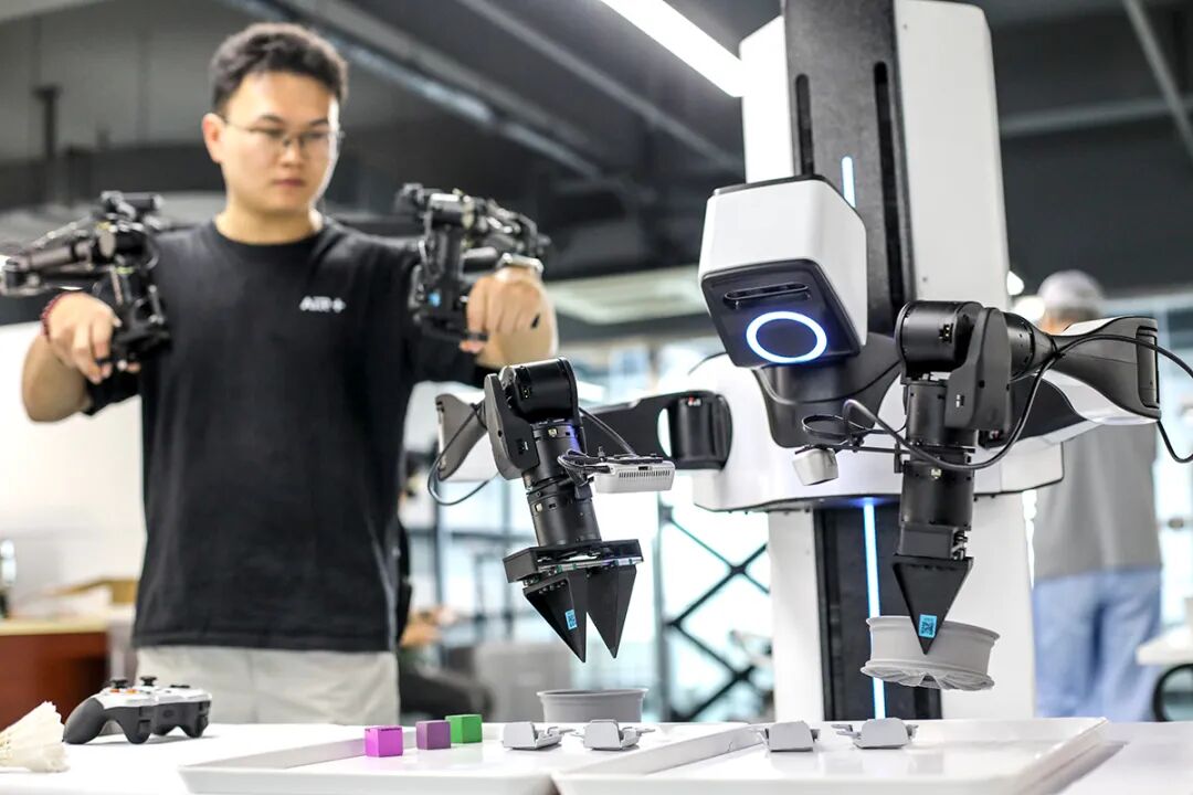 用“理論強(qiáng)基+案例研討+實(shí)踐淬煉”強(qiáng)“四力”