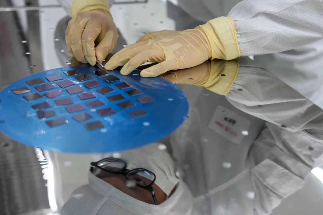 用“理論強(qiáng)基+案例研討+實(shí)踐淬煉”強(qiáng)“四力”