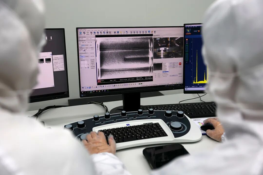 用“理論強(qiáng)基+案例研討+實(shí)踐淬煉”強(qiáng)“四力”