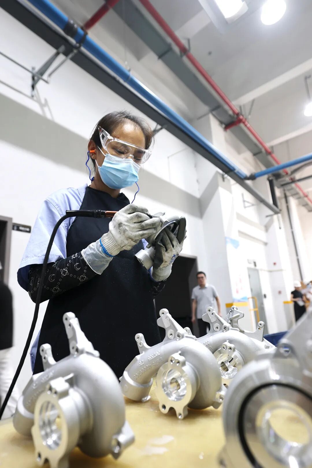 用“理論強(qiáng)基+案例研討+實(shí)踐淬煉”強(qiáng)“四力”