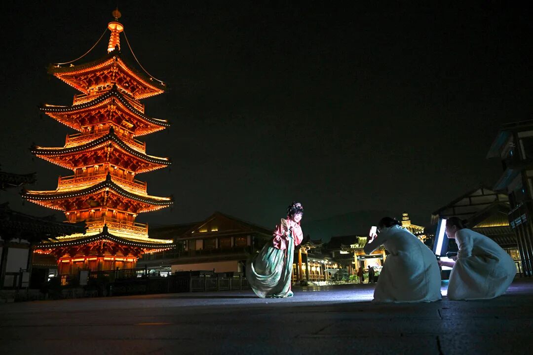 用“理論強(qiáng)基+案例研討+實(shí)踐淬煉”強(qiáng)“四力”