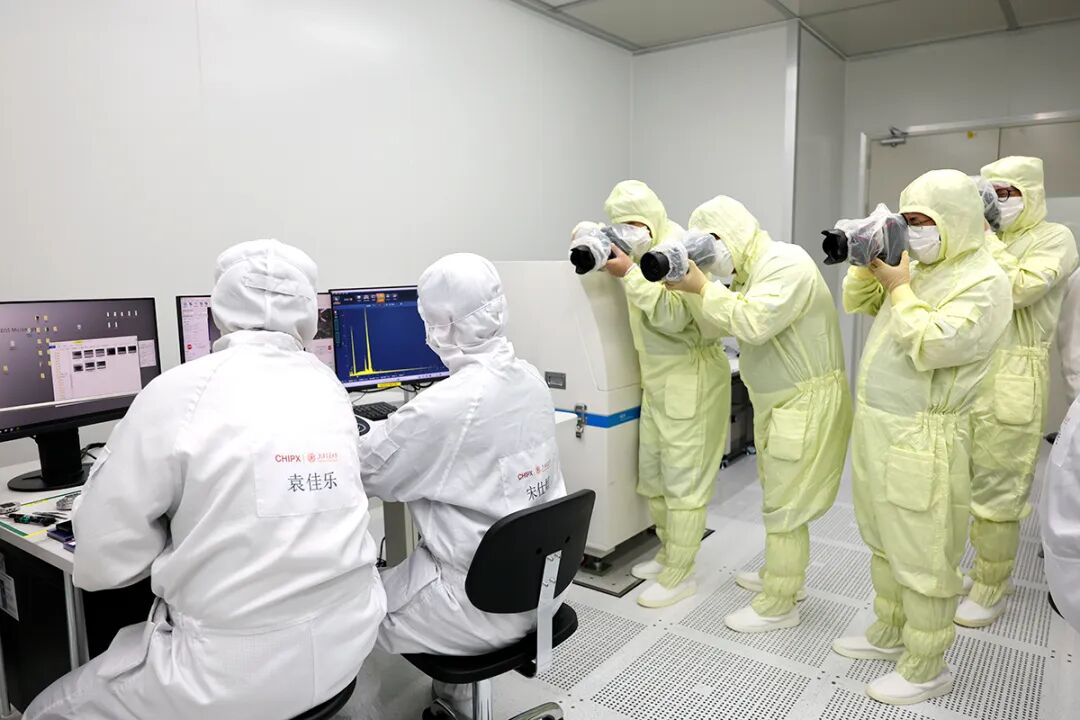 用“理論強(qiáng)基+案例研討+實(shí)踐淬煉”強(qiáng)“四力”