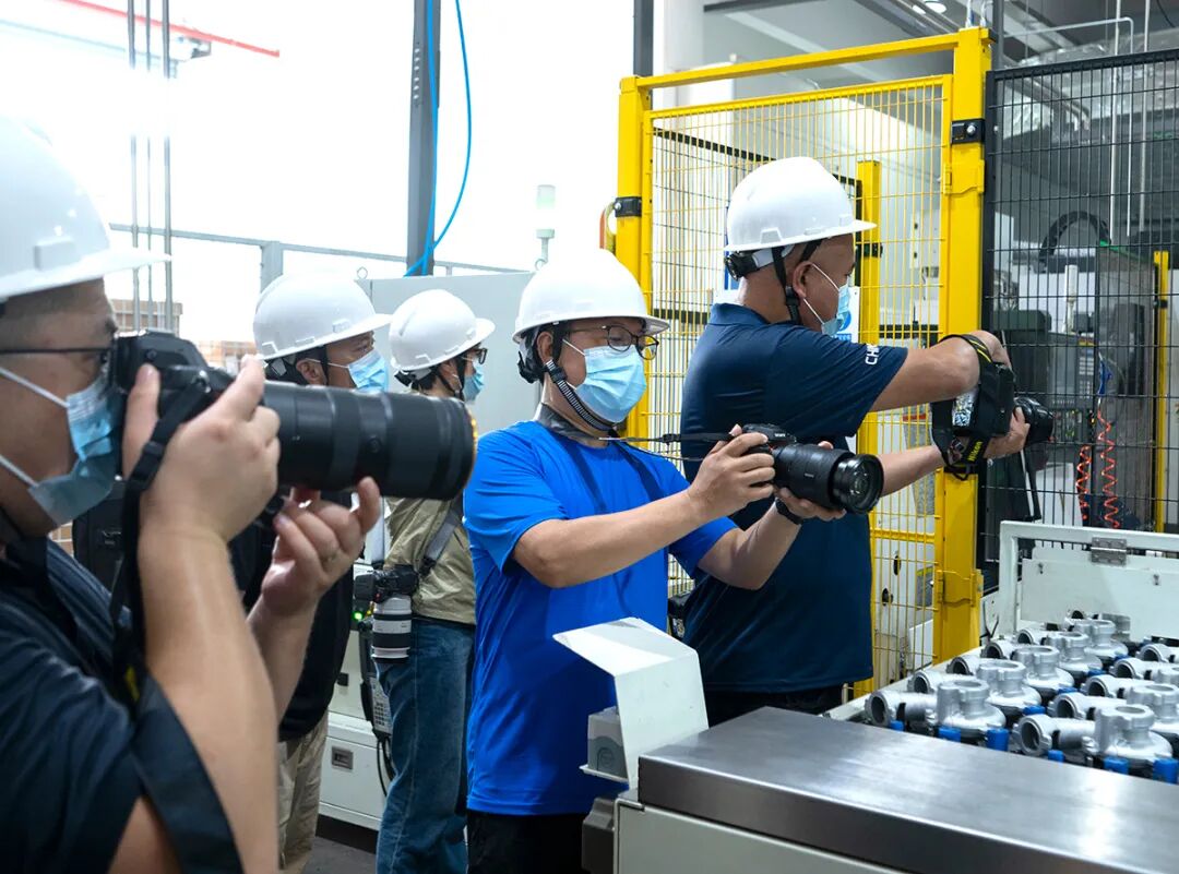 用“理論強(qiáng)基+案例研討+實(shí)踐淬煉”強(qiáng)“四力”