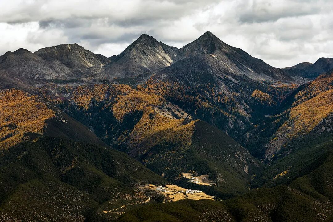 甘孜鄉(xiāng)城:“活態(tài)”傳統(tǒng)村落賦能鄉(xiāng)村振興