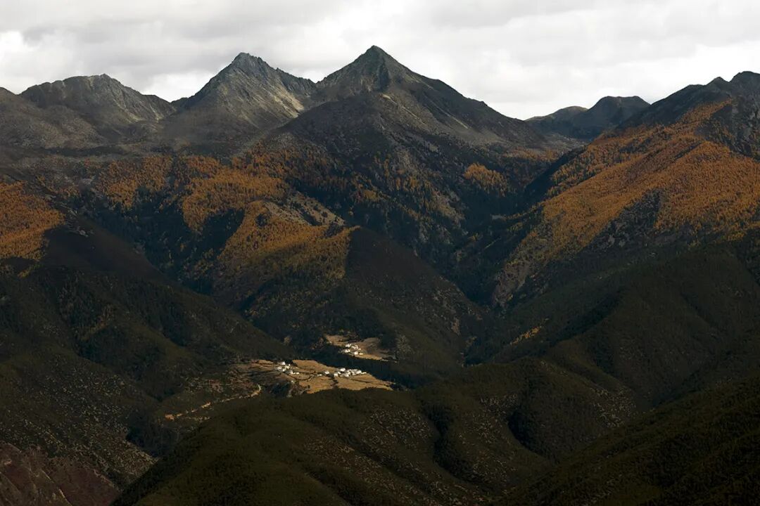 甘孜鄉(xiāng)城:“活態(tài)”傳統(tǒng)村落賦能鄉(xiāng)村振興