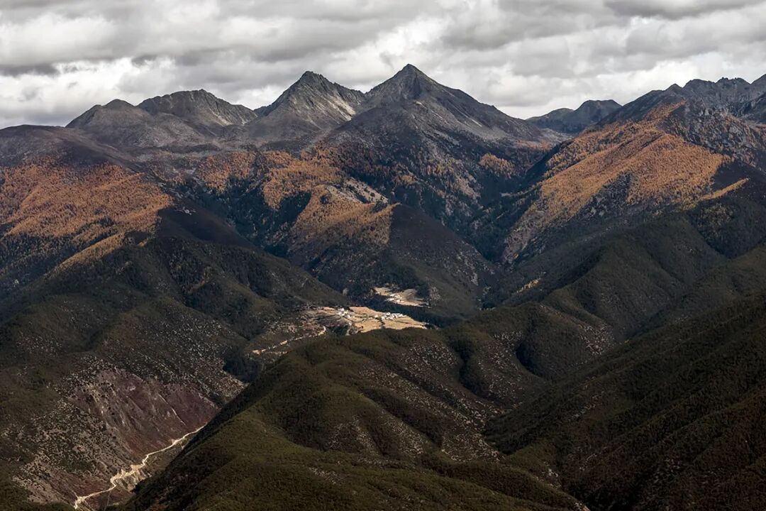 甘孜鄉(xiāng)城:“活態(tài)”傳統(tǒng)村落賦能鄉(xiāng)村振興