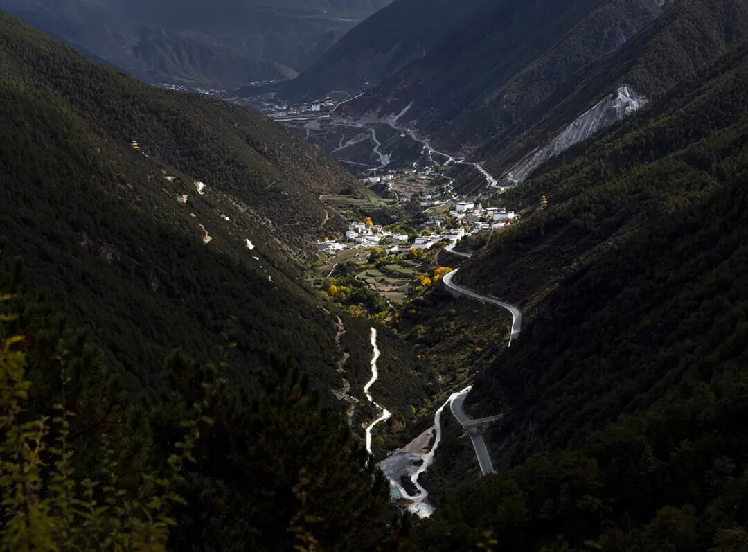 甘孜鄉(xiāng)城:“活態(tài)”傳統(tǒng)村落賦能鄉(xiāng)村振興