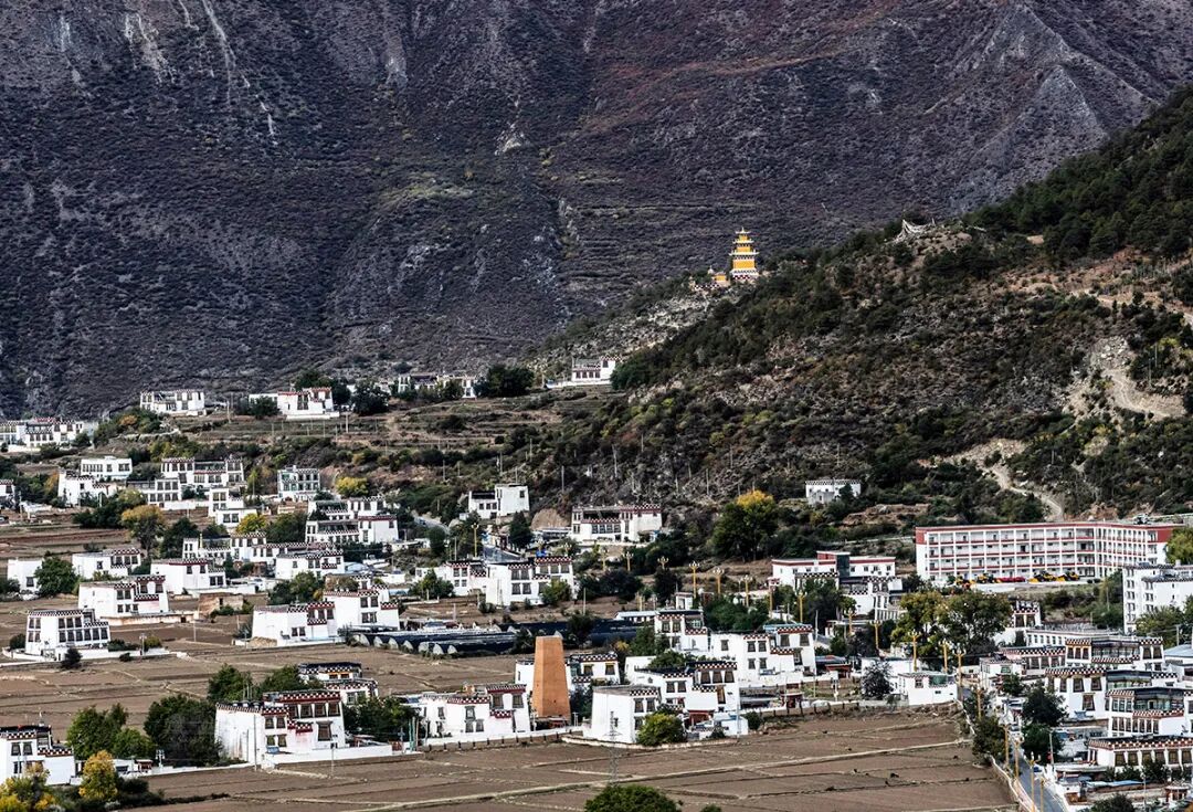 甘孜鄉(xiāng)城:“活態(tài)”傳統(tǒng)村落賦能鄉(xiāng)村振興