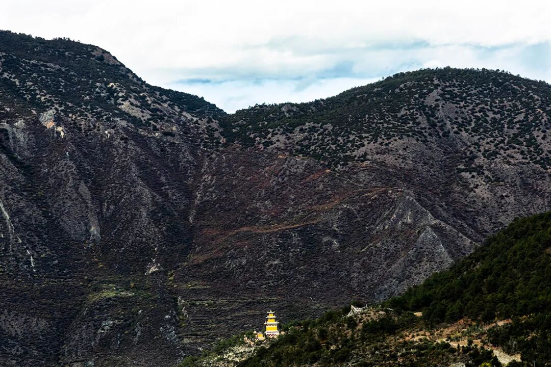 甘孜鄉(xiāng)城:“活態(tài)”傳統(tǒng)村落賦能鄉(xiāng)村振興