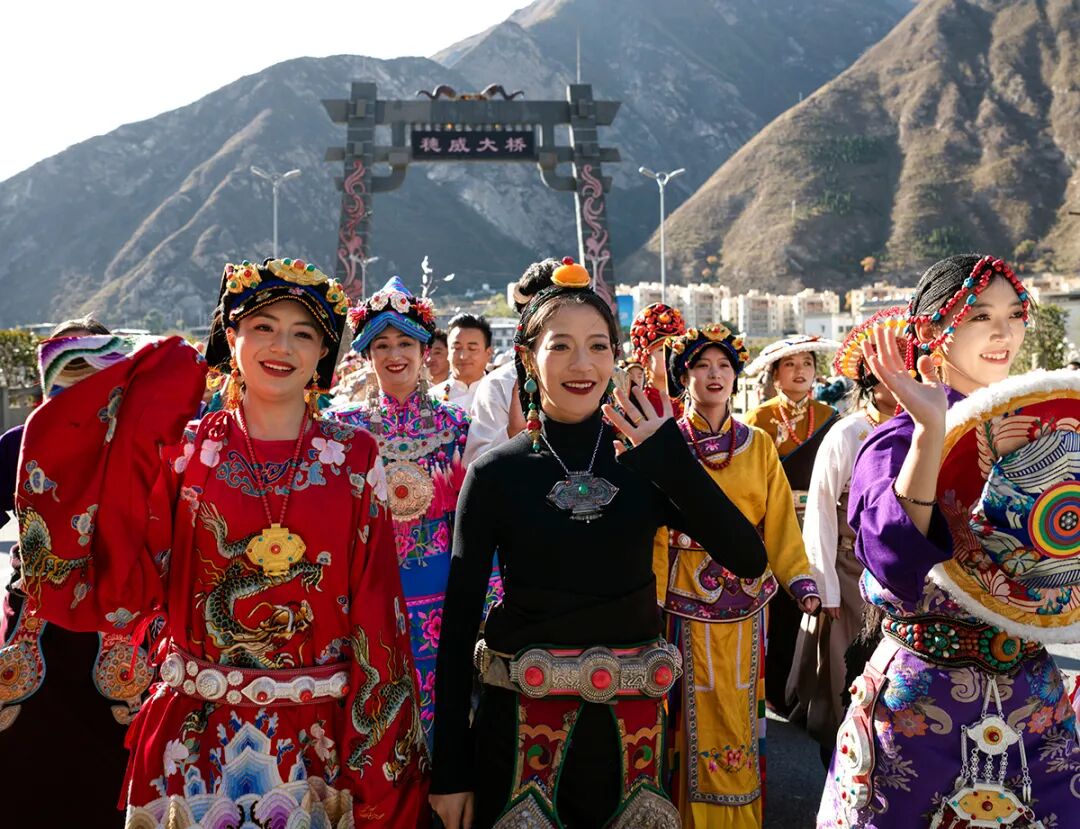 非遺巡游慶羌年