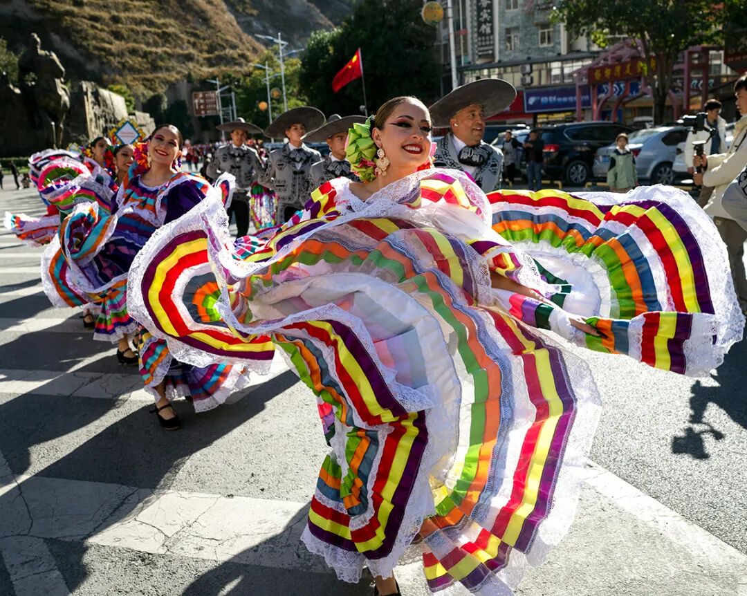 非遺巡游慶羌年