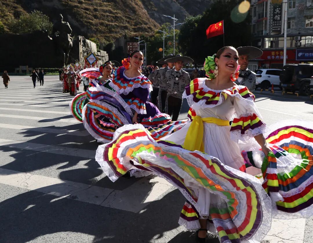 非遺巡游慶羌年