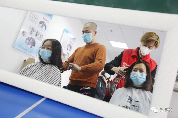 新聞戰(zhàn)“疫” 鏡頭狙擊