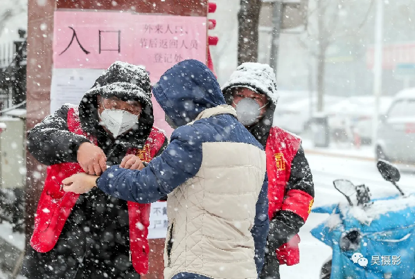 新聞戰(zhàn)“疫” 鏡頭狙擊