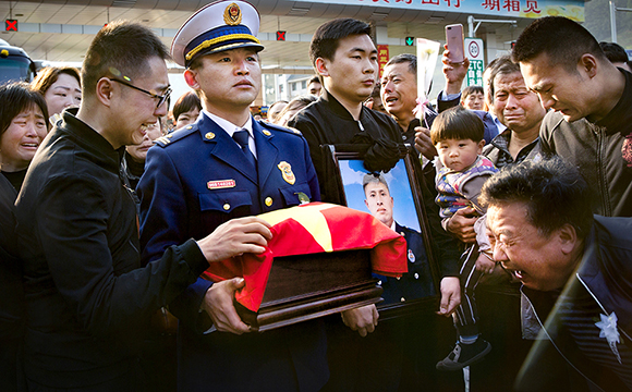 人民攝影“金鏡頭”(2019年度)新聞攝影作品評選圓滿結(jié)束