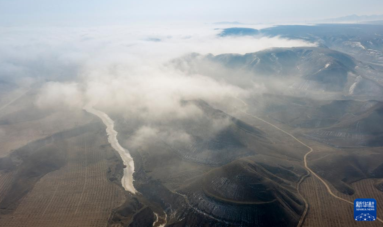 云海翻騰美如“仙境”