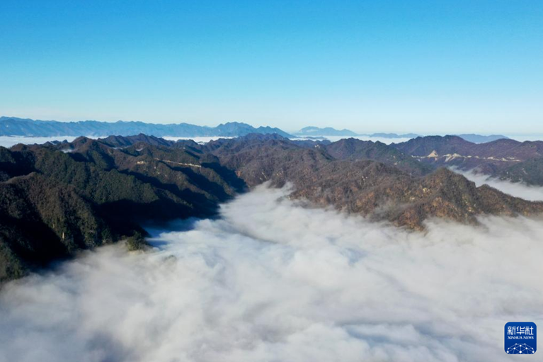 云海翻騰美如“仙境”