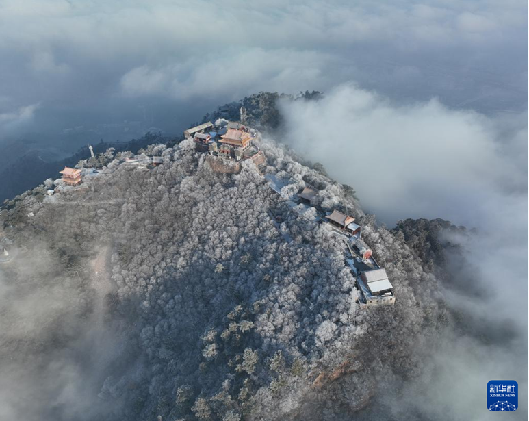 云海翻騰美如“仙境”