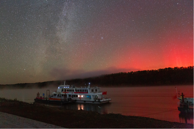 大美中國 氣象萬千丨極光——宇宙的浪漫饋贈